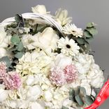 Маленькое фото 4: Букет в корзине «Цветочный рай». Сервис доставки цветов AzaliaNow