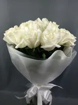 Фото флориста 1: Букет из 21 белой розы в пленке, 60 см, Россия