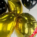 Маленькое фото 3: Композиция из 5 шаров с гелием, золотой, черный
