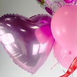 Маленькое фото 4: Композиция из 5 шаров с гелием «Любимой Маме (цветочный узор)», вар. 3