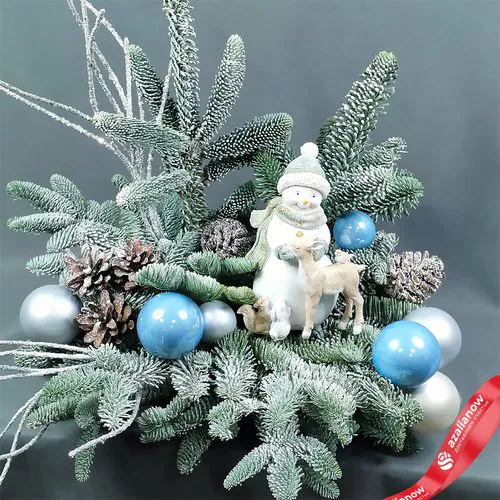 Фото 3: Новогодняя композиция «Еловые ветки со снеговиком», D 35 см x H 45 см