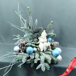 Маленькое фото 1: Новогодняя композиция «Еловые ветки со снеговиком», D 35 см x H 45 см