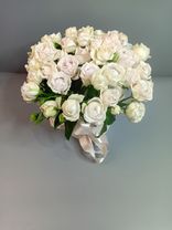 Композиция из 13 пионовидных роз в коробке "Цветочное сердце для признания в чувствах". Фото флориста - 0