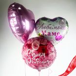 Маленькое фото 1: Композиция из 3 шаров с гелием «Любимой Маме (цветочный узор)»