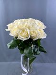 Фото флориста 1: 15 белых роз 60 см, Россия