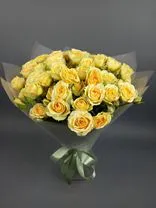 Фото флориста 1: Букет из 15 кустовых желтых роз в пленке