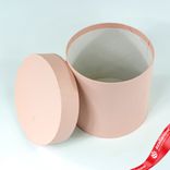 Маленькое фото 4: Коробка подарочная круглая, D30xH30 см, пудровый