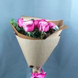 Фото флориста 1: Букет из 9 сиреневых роз в крафте