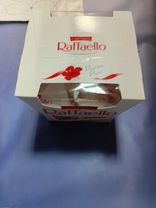 Фото флориста 4: Конфеты в коробке Raffaello, с цельным миндальным орехом, в кокосовой обсыпке, 150 г