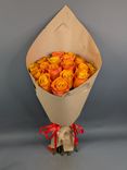 Фото флориста 1: Букет из 19 коралловых роз в крафте