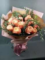 Фото флориста 4: Букет из 21 коралловой розы и фисташки «Коралловый рай»