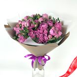 Маленькое фото 1: Букет из 15 кустовых пионовидных розовых роз, в пленке с зеленью