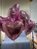 Фото флориста 1: Композиция из 8 шаров с гелием «Сердца», пурпурный