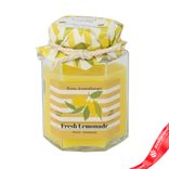 Маленькое фото 2: Свеча «Fresh Lemonade — Свежий лимонад» в банке (стекло), H8x6x6см, цв. в асс.
