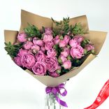 Маленькое фото 2: Букет из 9 кустовых пионовидных розовых роз, в пленке с зеленью