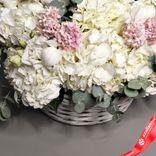 Маленькое фото 2: Букет в корзине «Цветочный рай». Сервис доставки цветов AzaliaNow