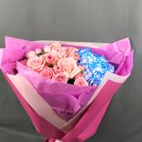 Фото флориста 1: Букет из розовых роз и голубой гортензии «Ты - моя жизнь»