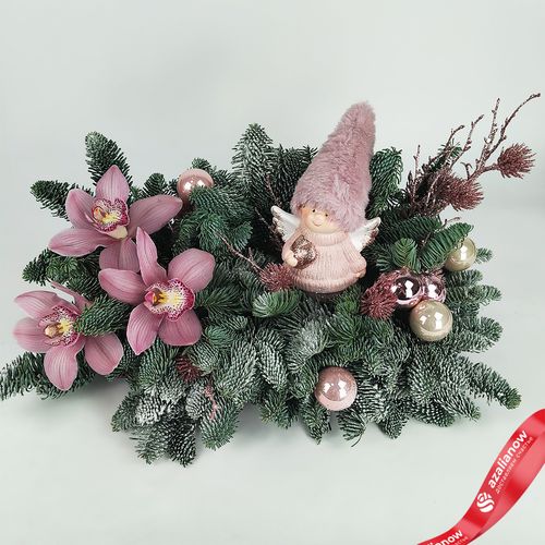 Новогодняя композиция «Пихтовые ветви с ангелом и орхидеями», D 45 см x H 25 см