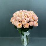 Фото флориста 1: Букет невесты из 11 кустовых пионовидных белых роз