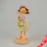 Маленькое фото 1: Сувенир «Девочка с ромашкой» (полирезин), H19,5x8х8,5см, розовый