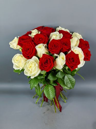 Фото флориста 1: 25 роз