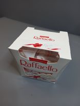 Конфеты в коробке Raffaello, с цельным миндальным орехом, в кокосовой обсыпке, 150 г. Фото флориста - 1