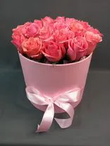 Фото флориста 1: Букет из 25 розовых роз в розовой коробке