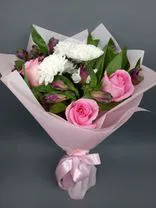 Фото флориста 3: Букет из 5 альстромерий, 3 роз и хризантемы «Заколдованный сад»