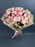 Фото флориста 1: Букет из 17 кустовых пионовидных роз