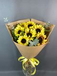 Фото флориста 1: Школьный букет из подсолнухов «Желтые кораблики»
