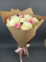 Фото флориста 1: Букет из 15 роз микс в крафте