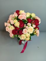 Букет из 13 кустовых роз «Бульвар Цветения». Фото флориста - 5