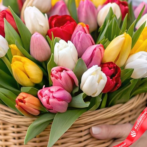 Фото 3: Букет из 47 тюльпанов микс в корзине