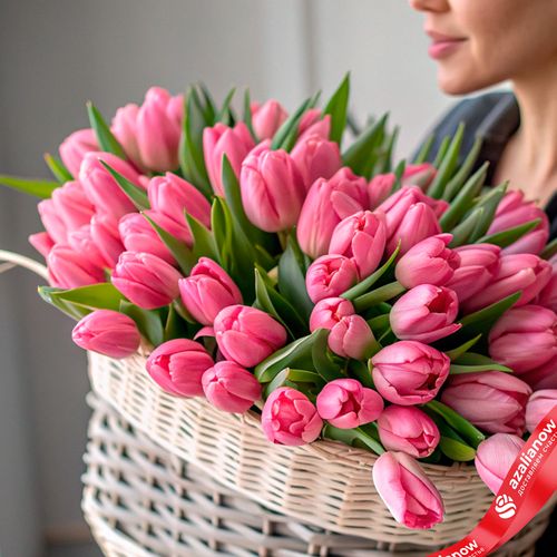 Фото 2: Букет из 47 розовых тюльпанов в корзине