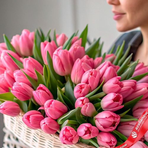 Фото 4: Букет из 47 розовых тюльпанов в корзине