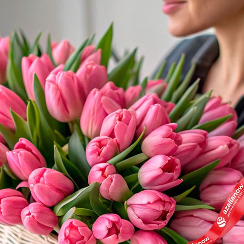 Фото 5: Букет из 47 розовых тюльпанов в корзине