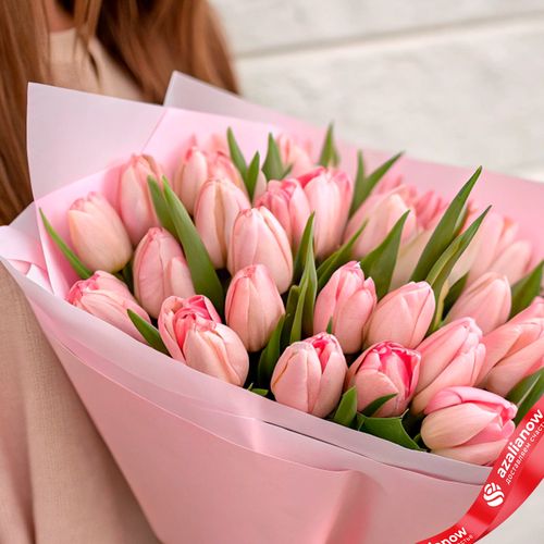 Фото 4: Букет из 25 розовых тюльпанов в розовой бумаге с лентой