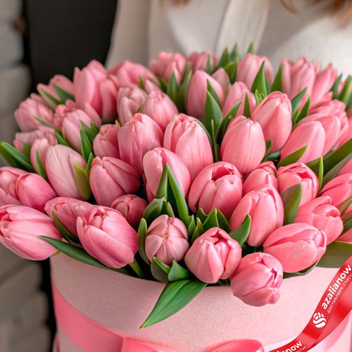Фото 4: Букет из 47 розовых тюльпанов в розовой коробке с лентой