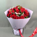 Маленькое фото 1: Букет «Триумф» из 11 красных кустовых роз Кения в пленке с лентой