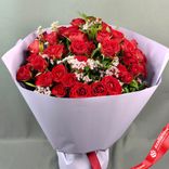 Маленькое фото 2: Букет «Триумф» из 11 красных кустовых роз Кения в пленке с лентой