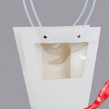 Маленькое фото 3: Пакет подарочный с прозрачной вставкой (бумага), 20x10x26см, белый