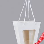 Маленькое фото 2: Пакет подарочный с прозрачной вставкой (крафт), 20x10x26см, белый