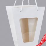Маленькое фото 4: Пакет подарочный с прозрачной вставкой (крафт), 20x10x26см, белый