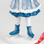 Маленькое фото 5: Сувенир «Девочка на коньках» (полирезин), Н18х8х7см, синий