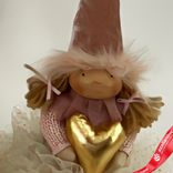 Маленькое фото 5: Сувенир «Девочка с сердцем сидящая», Н54х15х12см, в асс., кремовый/розовый