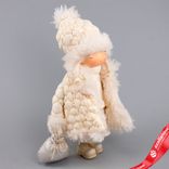 Маленькое фото 2: Сувенир «Девочка в куртке», Н42х31х19см, кремовый