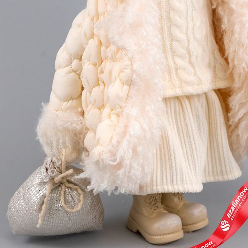 Фото 4: Сувенир «Девочка в куртке», Н42х31х19см, кремовый