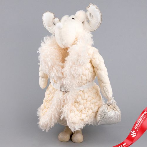 Фото 2: Сувенир «Лось Мальчик», Н48х31х19см, кремовый