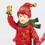 Маленькое фото 4: Сувенир «Мальчик с корзинкой» (полирезин), Н12,5х7х5см, красный