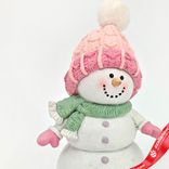 Маленькое фото 2: Сувенир «Снеговик» (полирезин), Н14х7,5х9,5см, розовый